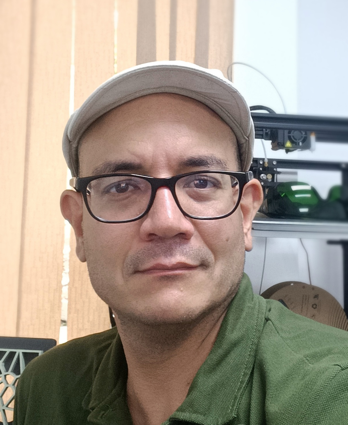 Andrés M. Salazar en su espacio de trabajo
